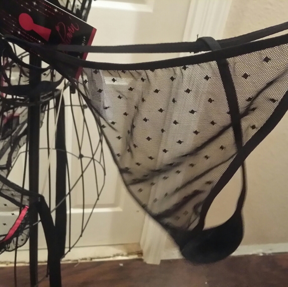 Lingerie - Picture 4 of 7